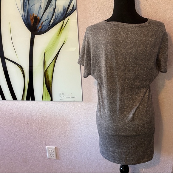 Women’s shirt size medium - Picture 3 of 4